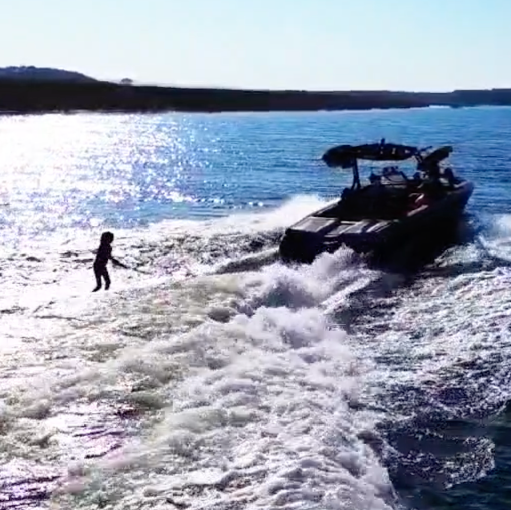 Lake Travis Wakesurf & Wakeboard Boat Charter with Captain – 4 Hours | Austin, TX